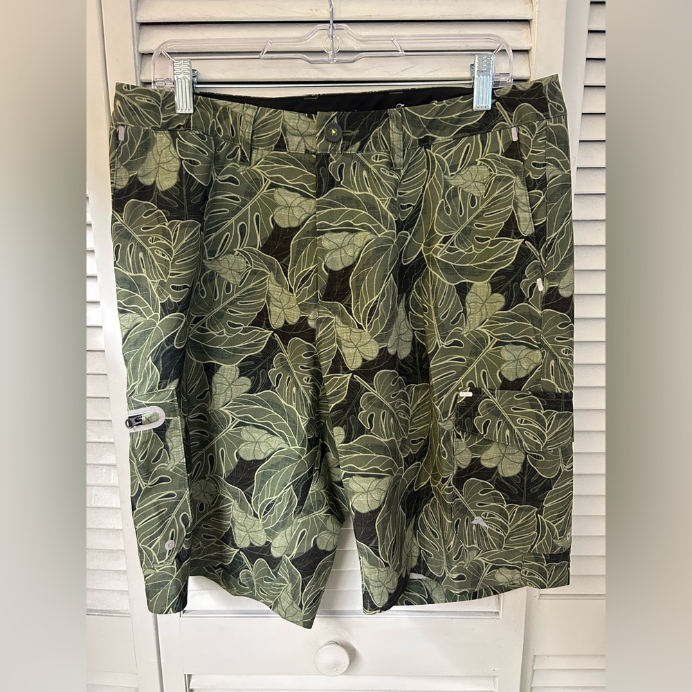 Tommy Bahama Island Active Olive Green Leaf-Print Shorts/Swim Size 33